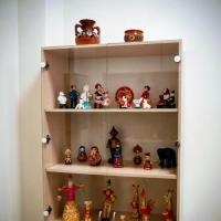 Стеллаж с народными игрушками
